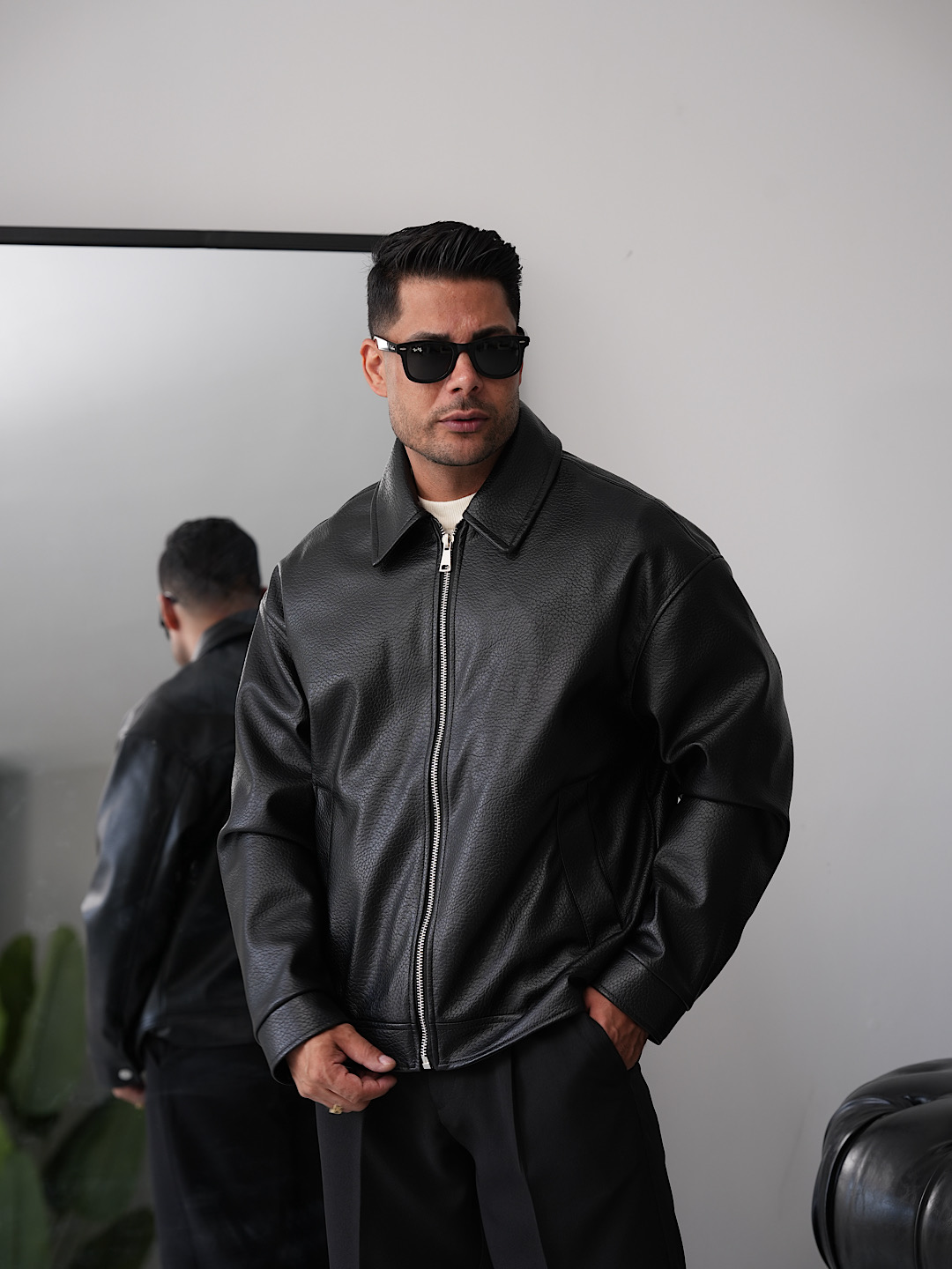 IMG_2025-12-22-121510 کاپشن چرم کلاسیک - Image 1